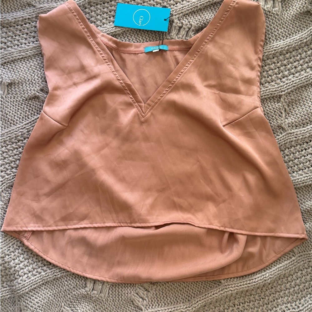 Classic V-Neck Sleeveless Top in Peach